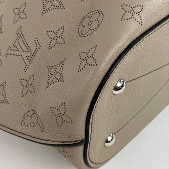 Louis Vuitton Galet Monogram Mahina Leather Girolata 2Way in Grey - Picture 8 of 13
